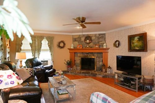183 Mountain View Mnr, Torrington CT  06790-2744 exterior
