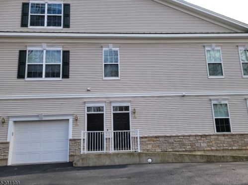 110 Stone Creek Ct, Whippany NJ  07981-2509 exterior