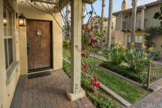 2450 Hideaway Ln, Duarte, CA 91010-2195