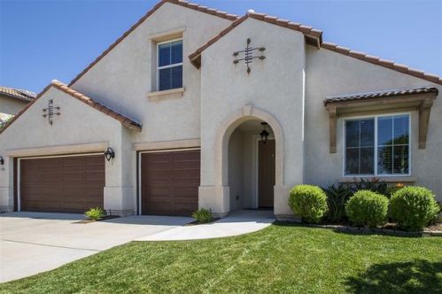 1136 Parkview Dr, Oceanside, CA 92057-1962