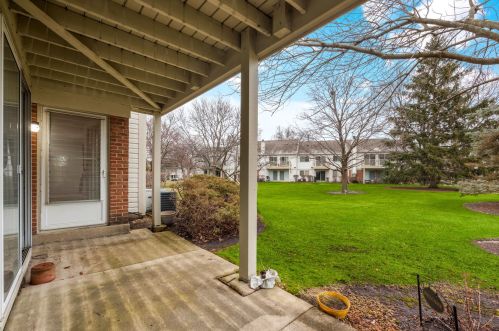 1412 Shore Ct, Wheeling IL  60090-7103 exterior