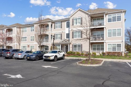 428 Timberlake Dr, Trenton NJ  08618-1475 exterior