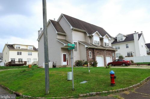 28 Tudor Ln, Trenton, NJ 08648-5529