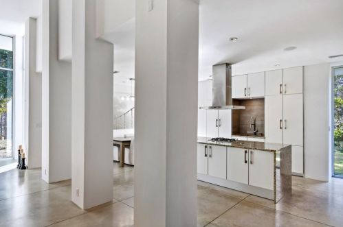 5890 Hilderbrand Dr, Atlanta GA  30328-5149 exterior
