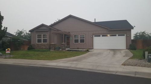 2178 Dawn Dr, Hermiston, OR 97838-1092