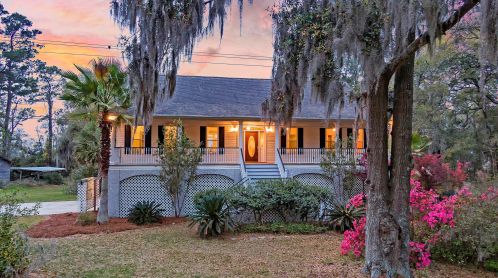 6918 Bears Bluff Rd, Wadmalaw Is, SC 29487-6814