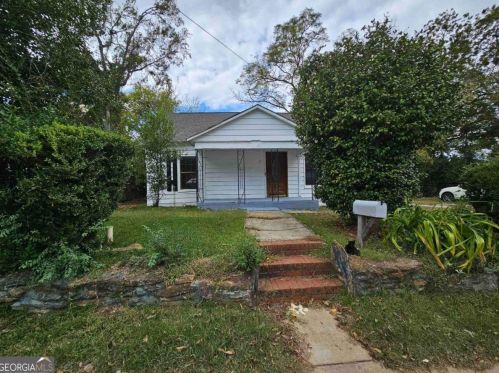 182 James St, Forsyth, GA 31029-2302