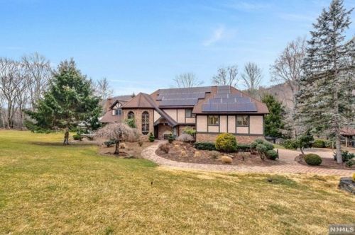 1064 Ramapo Valley Rd, Mahwah, NJ 07430-2413