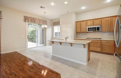 2817 Robinson Creek Ln, Elk Grove, CA 95758-3619