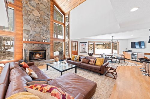 737 Conifer, Truckee CA  96161-3942 exterior