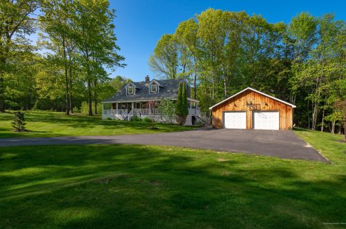 2 Youngs Ln, Freeport ME  04032-6261 exterior