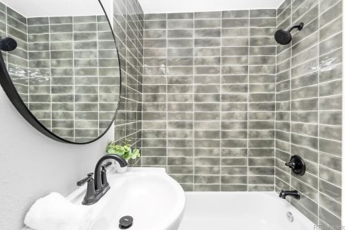 800 4th Ave, Denver CO  80218-3708 exterior