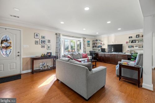 7319 Beverly Park, Springfield VA  22150-3162 exterior