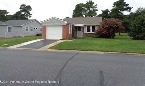 54 Columbus Blvd, Lakehurst, NJ 08759-1951