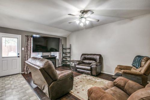 9945 Crystal Vly Way, Dallas TX  75227-5235 exterior