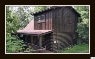 946 Fir St, Pigeon Forge, TN 37876-8953