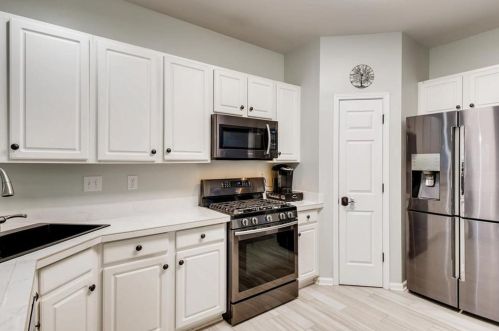 3906 Concord Walk Dr, Smyrna GA  30082-3658 exterior