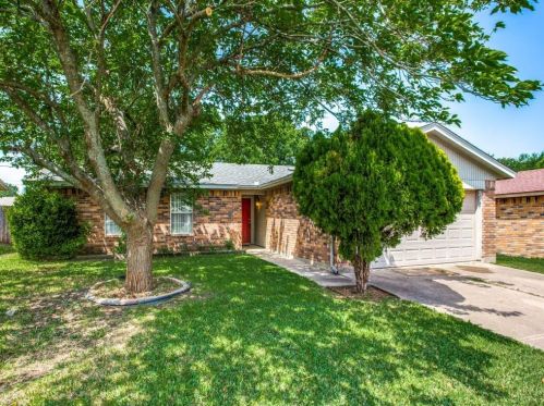 608 Waxahachie St, Midlothian, TX 76063-2166