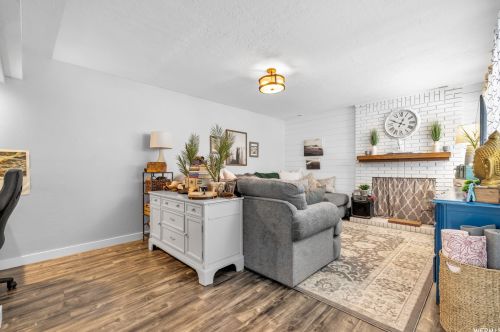 7917 Harvel Dr, Sandy UT 84070-0118 exterior