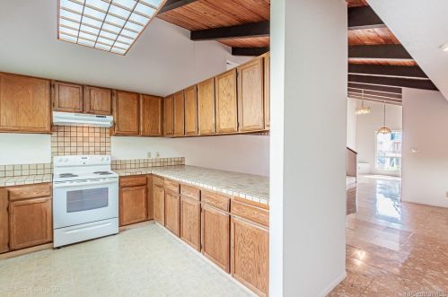 1043 Kaumoku St, Honolulu HI  96825-1307 exterior