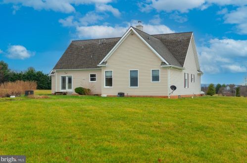 410 Wood End Ct, Charles Town WV  25414-5294 exterior