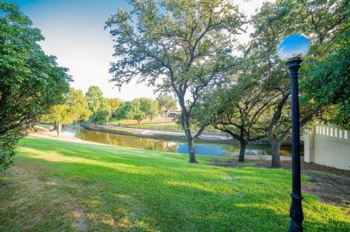 420 Santa Fe Trl, Irving TX  75063-4811 exterior