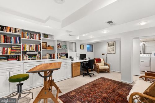 1211 Pinecrest Cir, Silver Spring MD exterior