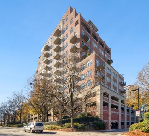 3180 Mathieson Dr, Atlanta GA  30305-1823 exterior