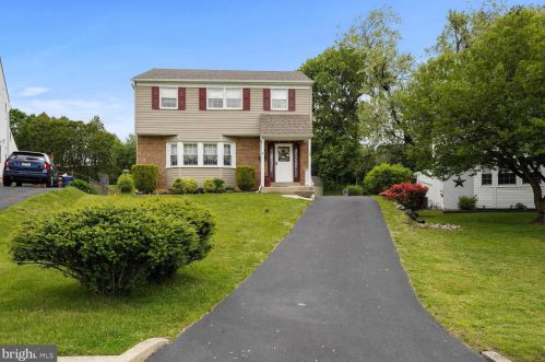 14 Dora Dr, Media, PA 19063-1543