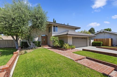 7325 Calle Granada, Anaheim CA  92808-1033 exterior