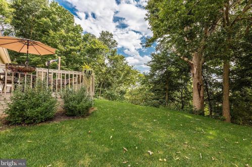 1740 Southport Dr, Lancaster PA  17603-9351 exterior