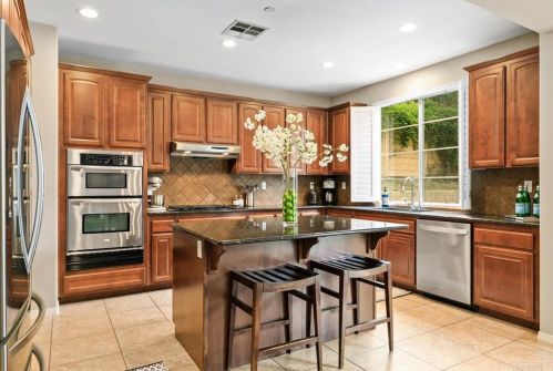 442 Ernest Ct, Oceanside, CA 92056-2408