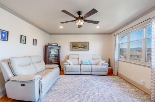 1466 Darwin St, Seaside CA  93955-5017 exterior