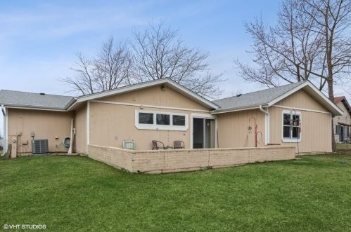 5317 Fonda Ln, Hanover Park, IL 60133-5111
