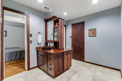 2517 Belmeade Dr, Carrollton TX 75006-2008 exterior