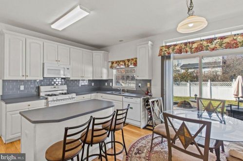 13 Equestrian Dr, Burlington, NJ 08016-3057