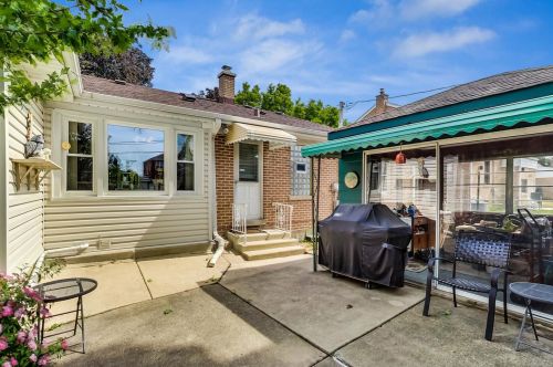 7627 Kedzie St, Niles IL  60714-2531 exterior