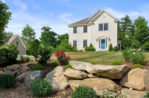 31 Fieldstone Dr, Goffstown, NH 03045-4400