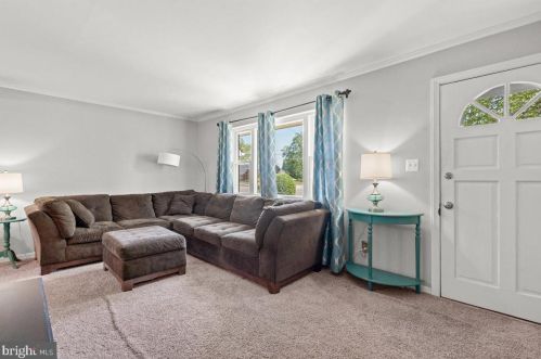 6826 Floyd Ave, Springfield, VA 22150-2457