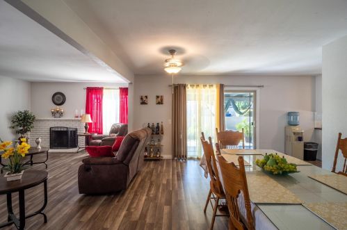 6875 Crest Ave, Riverside CA  92503-1162 exterior