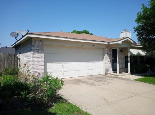 10224 Sunset View Dr, Fort Worth, TX 76108-4074