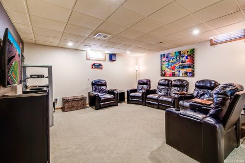 331 Ridgemoor Dr, Willowbrook IL  60527-5419 exterior