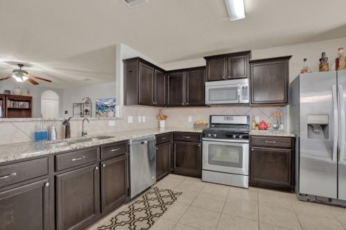 1525 Treeta Trl, Uhland TX 78640 exterior