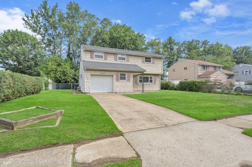 12 Hemlock St, Hazlet, NJ 07730-2118