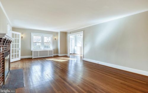 8401 Cedar St, Silver Spring MD 20910-4324 exterior