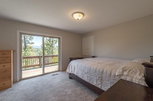 11553 Ridge Rd, Truckee CA  96161-4920 exterior