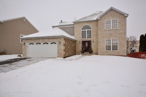 2048 Grovetown Dr, Hanover Park, IL 60103-1370