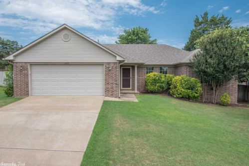 335 Dabney Ct, Conway, AR 72034-7573