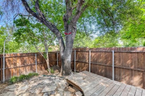 2043 Clubview Dr, Carrollton TX 75006-1703 exterior