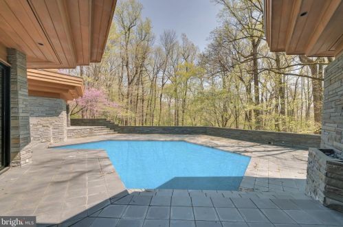1141 Stuart Rd, Princeton NJ  08540-1216 exterior